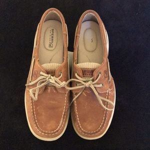 7 1/2 leather SPERRY w TIES. GREAT SHAPE  RUBBER SOLES and insoles can b removed